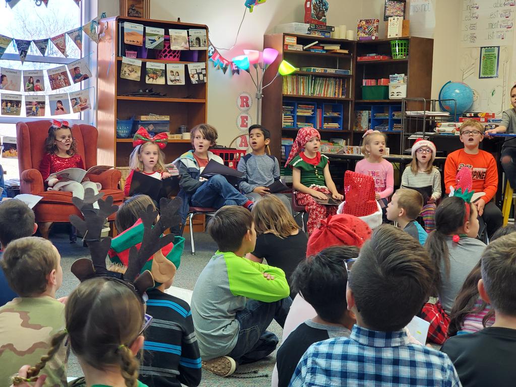 FinkErin's tweet photo. I just love all the festivities for the holidays at school!! #elfschool @RenoElementary https://t.co/ReFQ3qFeRz