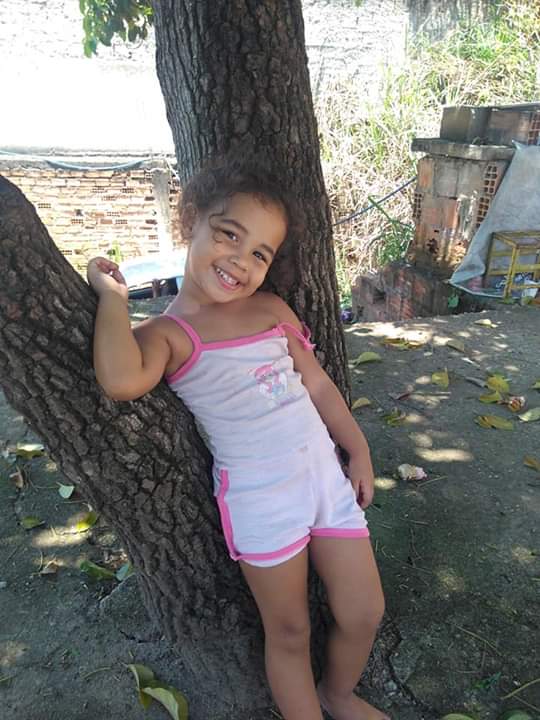 Dgsouzaa157's tweet photo. Hoje é aniversário do amor da minha vida, da pessoa que fez eu larga a vida errada. Parabéns filha, papai te ama muito ❤️😍#MariaFaz3 https://t.co/eqNqAYwSbK
