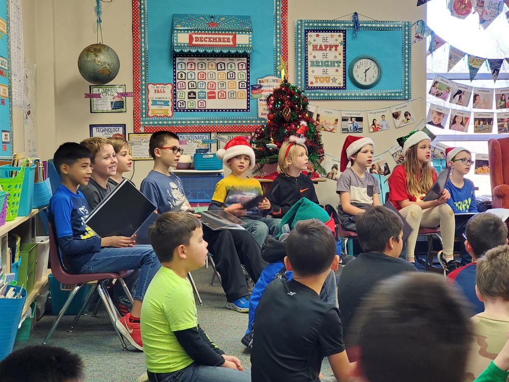 FinkErin's tweet photo. I just love all the festivities for the holidays at school!! #elfschool @RenoElementary https://t.co/ReFQ3qFeRz