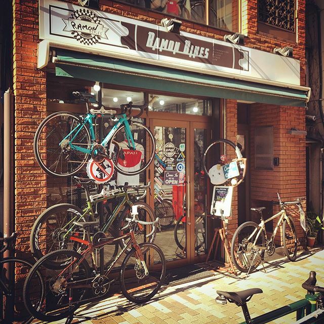 u2bikes's tweet photo. 〜年末年始の休業のお知らせ〜
本年の営業は1週間後の12月27日(金)まです。28日からお休みをいただき、来年は1月6日(月)から仕事始めの通常営業します。皆様よろしくお願いします。 #ramonbikes #年末年始のお知らせ #12月27日まで営業 #来年は1月6日から仕事始め https://t.co/8jiXXnAhOP https://t.co/pERwSkqQjT