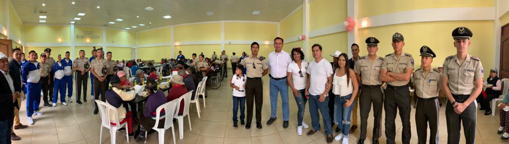carrera_uce's tweet photo. Llenos de amor y cariño, los estudiantes de sexto semestre, a través de vinculación con la sociedad, realizaron el agasajo navideño a los adultos mayores de la parroquia de Calacalí. https://t.co/Q7P7ha6GSe