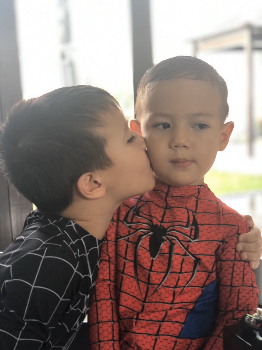 theonlykika's tweet photo. Superheroes siap menyelamatkan dunia.
Dengan cinta! π
#djedjak #timoer #breakfromschool #holiday https://t.co/uYGjNj66p5