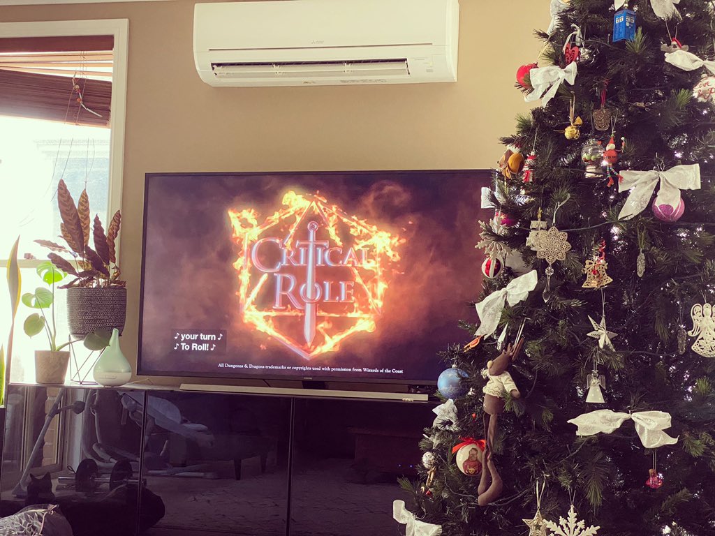 tehlawlzx's tweet photo. Itβs fri-yay. And Christmas. #criticalrole #isitthursdayyet #nopeitsfriday #aussiecritters https://t.co/TDEvm23rdm