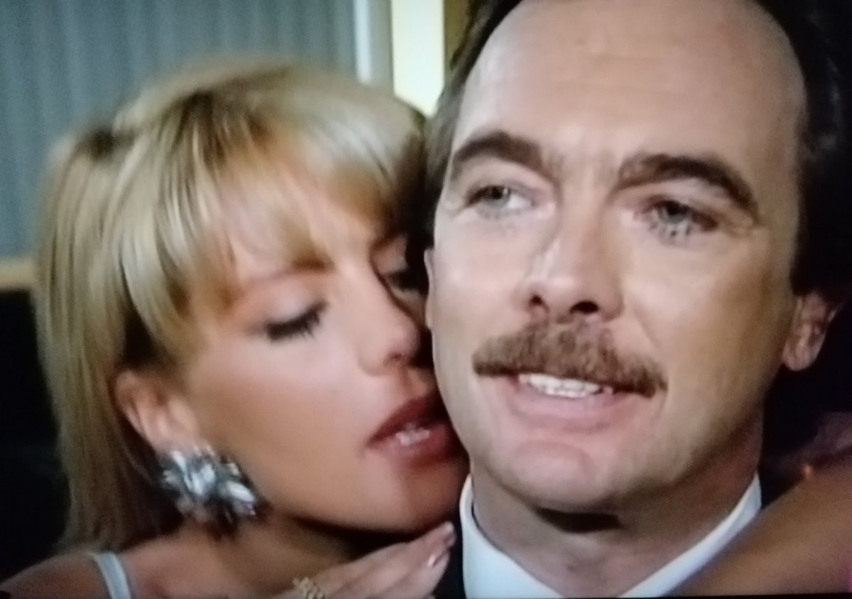 Bichita_Freak's tweet photo. #TBT viendo a mi amada @Lorenaherrera en la telenovela #ElPremioMayor a lado del primer actor Claudio Báez la seductora #AntoniaFernándezDeDomensain haciendo gala de la sensualidad de la cual es poseedora nuestra #BarbieMaligna TE AMAMOS LORE ERES LA MEJOR!!! https://t.co/ymHs7fmRhm