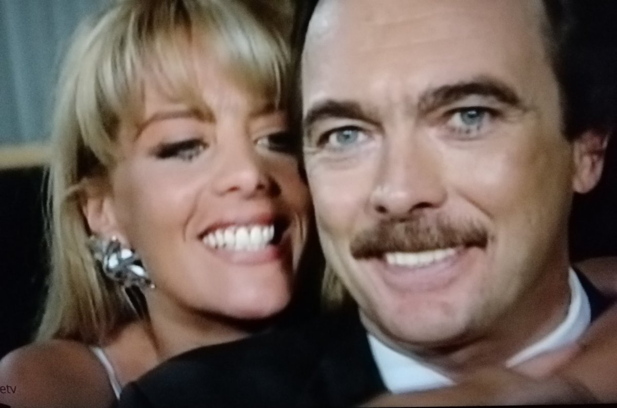 Bichita_Freak's tweet photo. #TBT viendo a mi amada @Lorenaherrera en la telenovela #ElPremioMayor a lado del primer actor Claudio Báez la seductora #AntoniaFernándezDeDomensain haciendo gala de la sensualidad de la cual es poseedora nuestra #BarbieMaligna TE AMAMOS LORE ERES LA MEJOR!!! https://t.co/ymHs7fmRhm