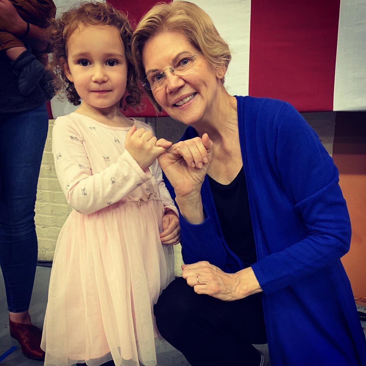 scampb23's tweet photo. My family paid $0 for this photo. And Lily didn’t have to cut a check for the pinky promise. #WarrenSelfie #TeamTwoCents https://t.co/YIBBswzQv0
