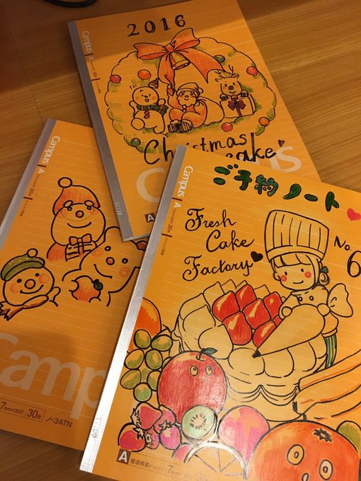 ケーキ屋さんでバイトしていた時の
クリスマスケーキ予約ノート??

1年ごとに描き込みと範囲が広がったのがどんどん楽しくなって行ったんだろうなぁとわかりやすくて、未だに好きです☺️?

#クリスマスイラスト #イラスト好きさんと繋がりたい #私の絵柄が好みって人に見てもらえたらハッピー 