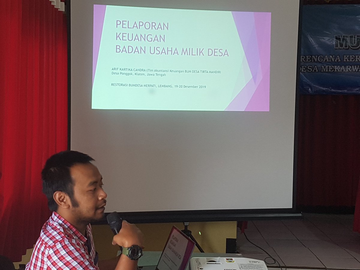 jarkomdesaid's tweet photo. Edukasi total. Diasistensi oleh Mas Arif Kartika Candra. Tim Akuntansi Keuangan BUM Desa Tirta Mandiri. Desa Ponggok. Klaten. https://t.co/SdfCAbr2o1