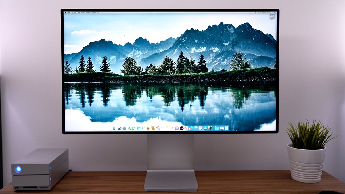 MacRumors's tweet photo. The Apple Pro Display XDR... https://t.co/hSXZ3PqBvz