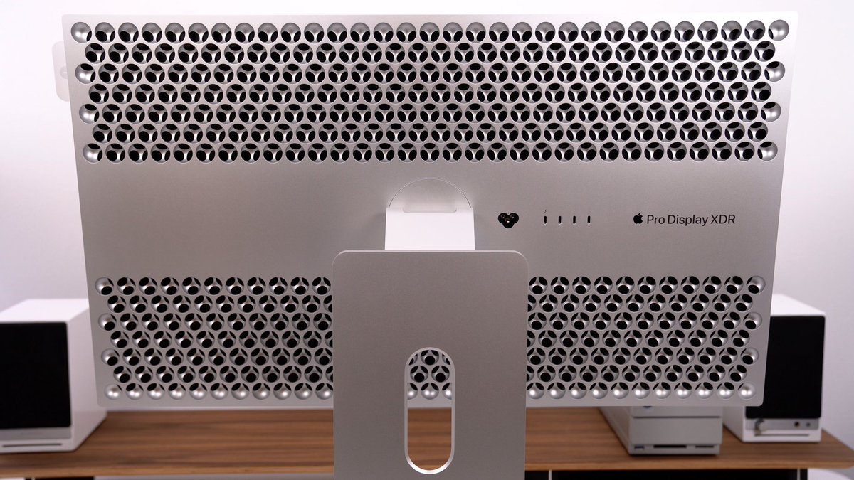 MacRumors's tweet photo. The Apple Pro Display XDR... https://t.co/hSXZ3PqBvz