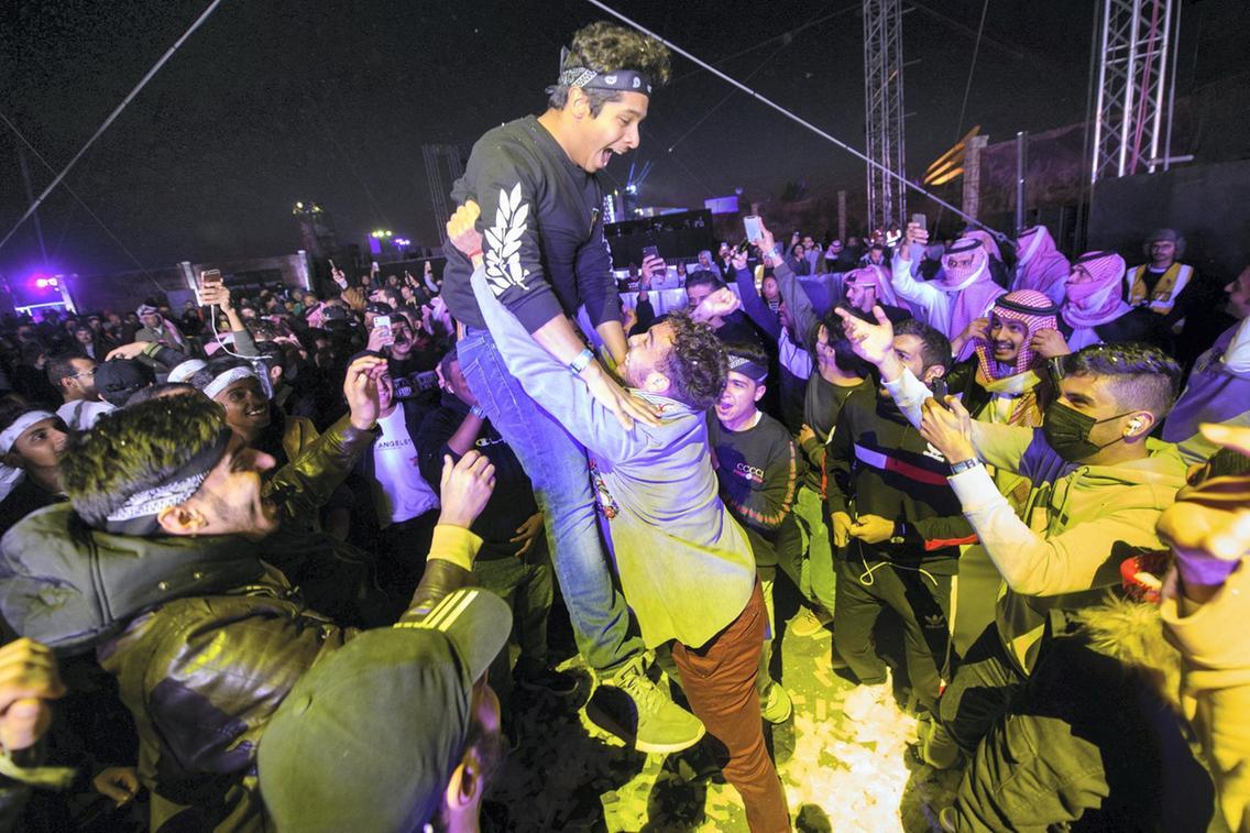 TheNationalNews's tweet image. Saudi #EDM festival #MiddleBeast welcomes thousands in its opening night bit.ly/36QdIMP