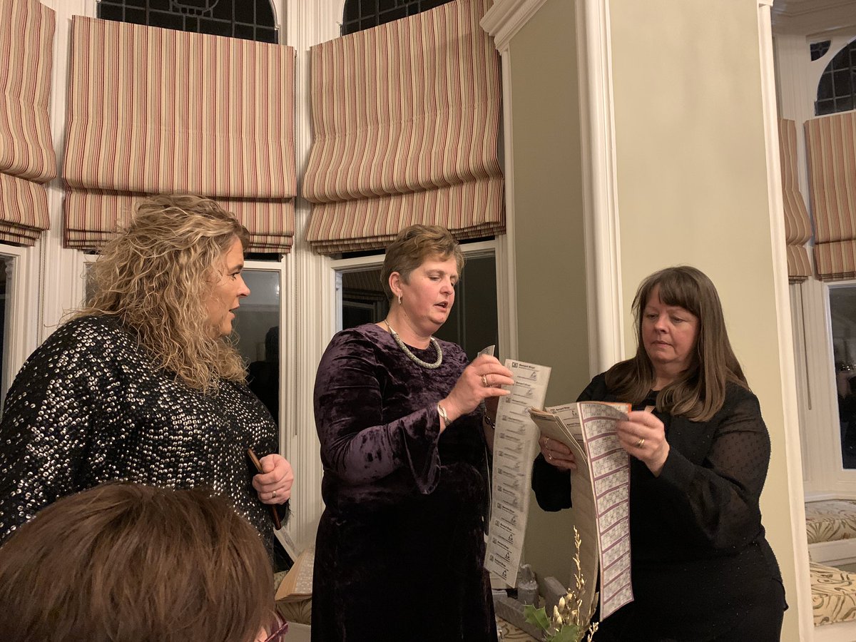 Noson hyfryd yn dathlu ein penblwydd yn 15, a'r Nadolig wrth gwrs.
Diolch i Delyth, Ffion, Annette a Nerys am drefnu.