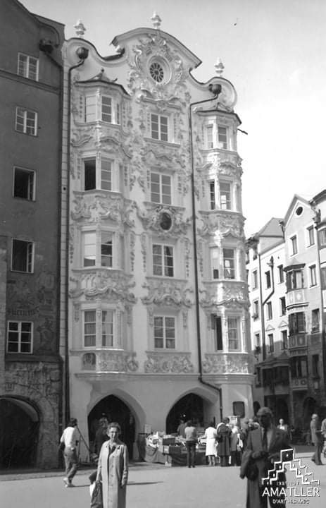Fundacio_IAAH's tweet photo. Aquest divendres viatgem a #Innsbruck, ciutat de l'oest d'#Àustria. A la fotografia apareix el conegut #Helbling House, un edifici construït al segle XV i modificat de manera significativa en els segles posteriors.
📷 fondo Gudiol/A-23042
🔗 https://t.co/GMf0qGXtWo
#patrimonio https://t.co/mzgMoswfeN