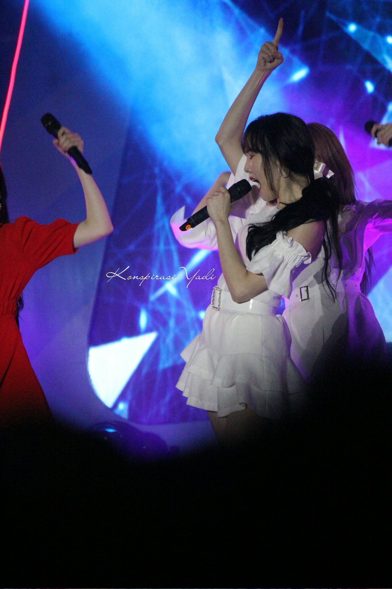 KonspirasiYadi's tweet image. [191207] Guess song &amp;amp; Which part?? Yuju #HighNote

Credit : @KonspirasiYadi
@GFRDofficial @GFRDofficialJP @SOURCEMUSIC @GFRDindonesia
#Gfriend #GfriendIndonesia #OhMyGigTelkomsel #OhMyGigxGfriend
#Sowon #Yerin #Yuju #Eunha #SinB #Umji