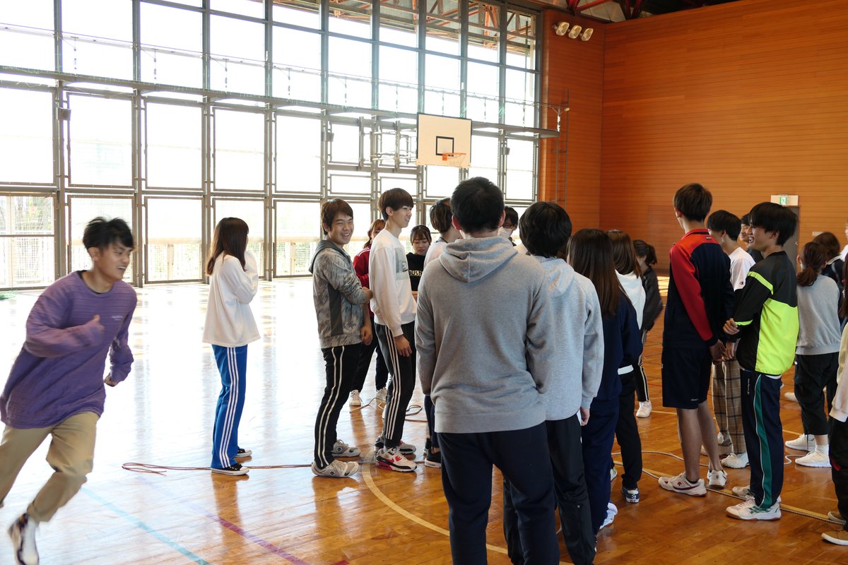 埼玉学園大学 En Twitter 子ども発達学科の授業風景 今日は幼児体育 の授業が体育館を 利用していたので覗いてみました 運動を兼ねたゲームで学生達は楽しそう 先生になって こども達もきっと楽しんで もらえる内容でした 体育 ゲーム 幼児 子ども