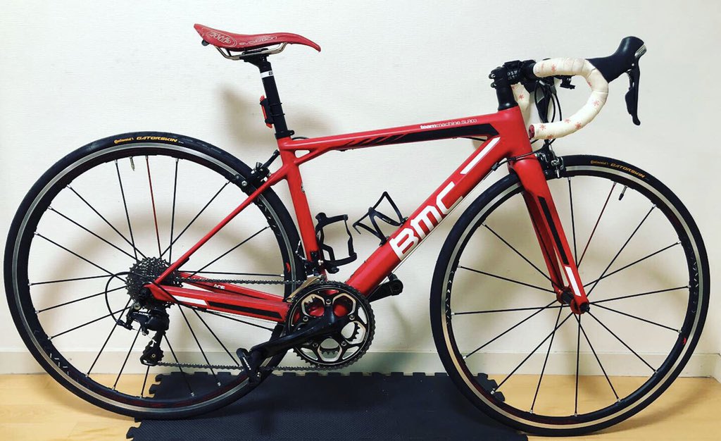 ななな ロードバイクbmc 赤白やっぱ可愛いですねーグラデーションいい感じ グイー少し高いので悩み中です 黒赤だから汚れも目立たないので思い切ってグイーにしようかどうか って感じです ありがとうございます ななな ロードバイクbmc 赤白やっぱ可愛いですねーグラデーションいい感じ グイー少し高いので悩み中です 黒赤だから汚れも目立たないので思い切ってグイーにしようかどうか って感じです ありがとうございます