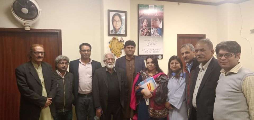BeingSindh's tweet photo. Mr. Karamat Ali, Director PILER, Mr Pirbhu Satyani, regional Coordinator, Ms. Afsana Kharal, Mr. Imtia Boota, a community activist, Mr Zulfiqar Shah, joint director PILER, Zahid Farooq of URC, and Mr. Shafiq Ghauri President Sindh Labour Federation visited the office. https://t.co/Y0iDGYTTwT