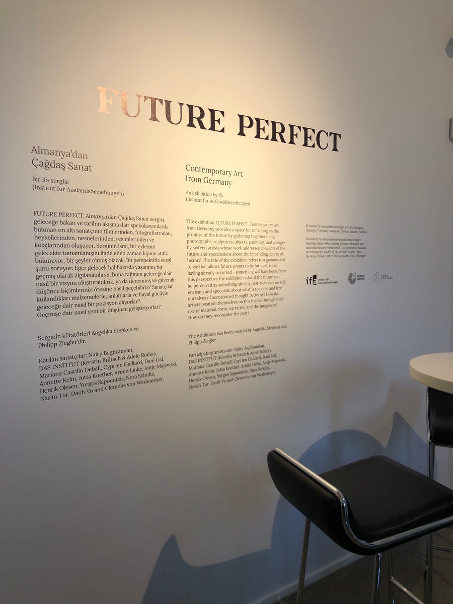 lara_beril's tweet photo. “Future Perfect” sergisini, 2014’te kurulan Müze Evliyagil’in kordinatörü Kübra Özdemir ve stajyeri İrem Hasçiftçi eşliğinde gezmeye başlıyoruz. 
@Comdjournal
 #comdjournal #ankaradasanatetkinlikleri #muzeevliyagil https://t.co/4KmllTYisF