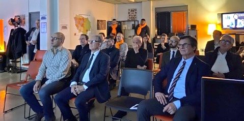 OrangeIDF's tweet photo. Le Club des Villes Fibrées réunit 26 communes du @valdoise où la #fibre est déployée.
Hier soir Rémi Dupuy, Directeur Régional d'@OrangeIDF ouest, a remis leur trophée à 6 nouvelles villes : #Boisemont, #Fosses, @MarlyLaVille, #Menucourt, #StBrice et #StGratien. 🏆
@Brulon95 https://t.co/ZkBVhEyMrV
