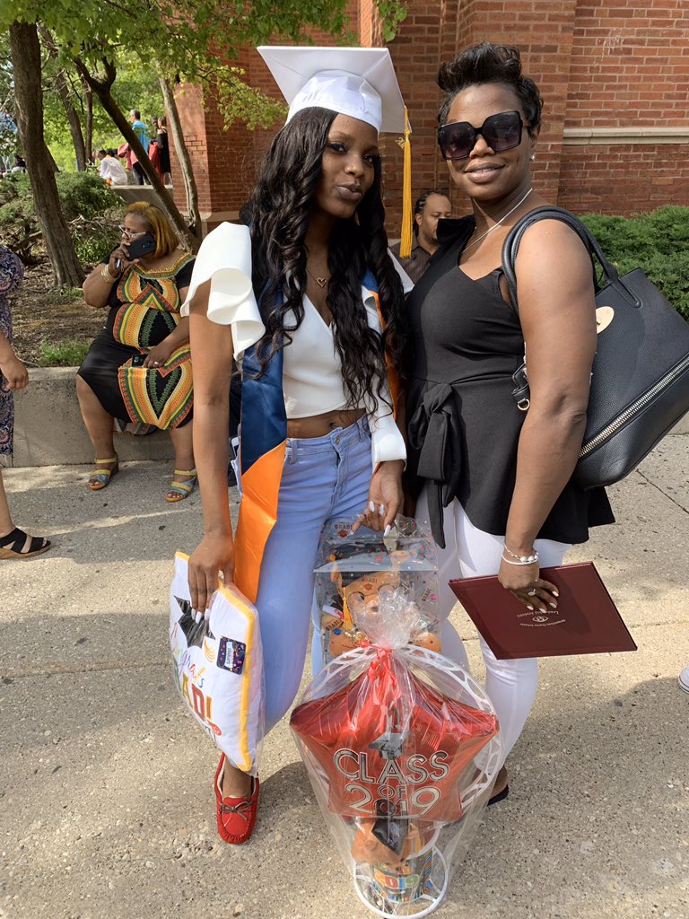 BosssCee__'s tweet photo. Never thought I’d ever have to make a post like this, but my mom really needs a kidney ! Both of her kidneys have failed and she had to start dialysis 2 years ago 🥺 Her blood type is O positive!! RETWEET !! Anything helps ! https://t.co/XzYAJkCqYL