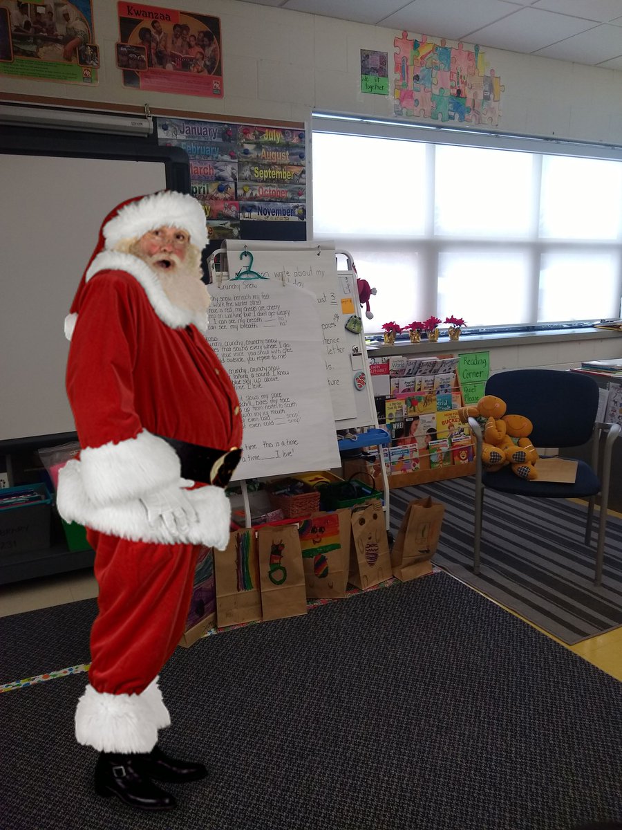 EastviewLibrary's tweet photo. Santa is checking in on @EastviewTDSB #onemoreday #LastDay #HappyHolidays https://t.co/ET7YMf3N0e