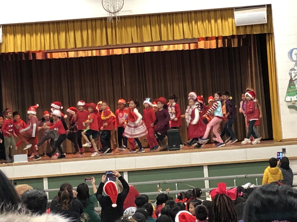 vsbcunningham's tweet photo. Another successful Winter Concert 🎄Thank you to staff for all your hard work! @VSB39 https://t.co/SIFDlIlZqM