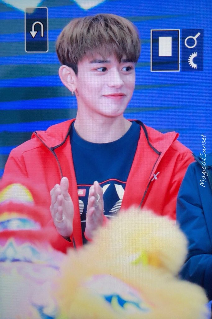 MagiCalSunSet_'s tweet photo. #LUCAS #루카스 #黄旭熙 191220 https://t.co/ypkQG5FdLQ