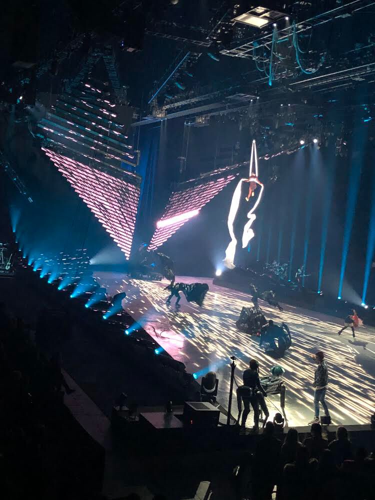 CbBergevin's tweet photo. Latest #CirqueDuSoleil World  premiere  #AXELcirque #montreal!! 
Merci 🙏 #aircanada for terrific evening! @LGuillemetteAC EVP  &amp;  @roberttrudeau64  greet CE0 Daniel Lamarre. My favorite #CirqueDuSoleil my favorite #airline , true highfliers both made in 🇨🇦!❤️❤️@CdnChamberofCom https://t.co/Hz9kr2vxlF