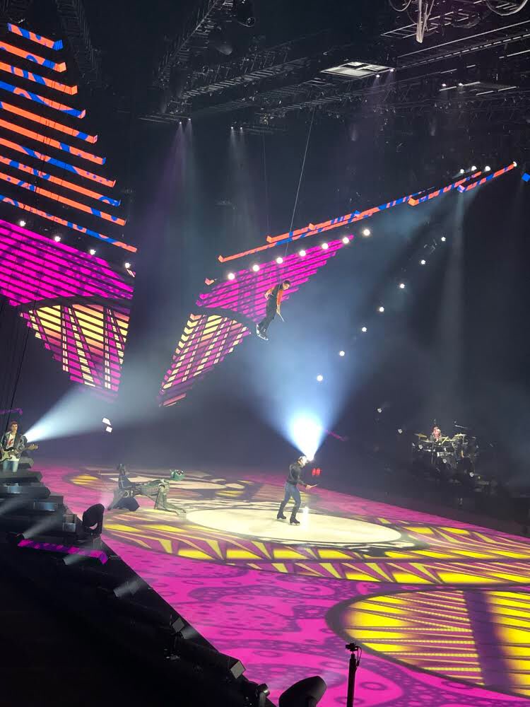 CbBergevin's tweet photo. Latest #CirqueDuSoleil World  premiere  #AXELcirque #montreal!! 
Merci 🙏 #aircanada for terrific evening! @LGuillemetteAC EVP  &amp;  @roberttrudeau64  greet CE0 Daniel Lamarre. My favorite #CirqueDuSoleil my favorite #airline , true highfliers both made in 🇨🇦!❤️❤️@CdnChamberofCom https://t.co/Hz9kr2vxlF