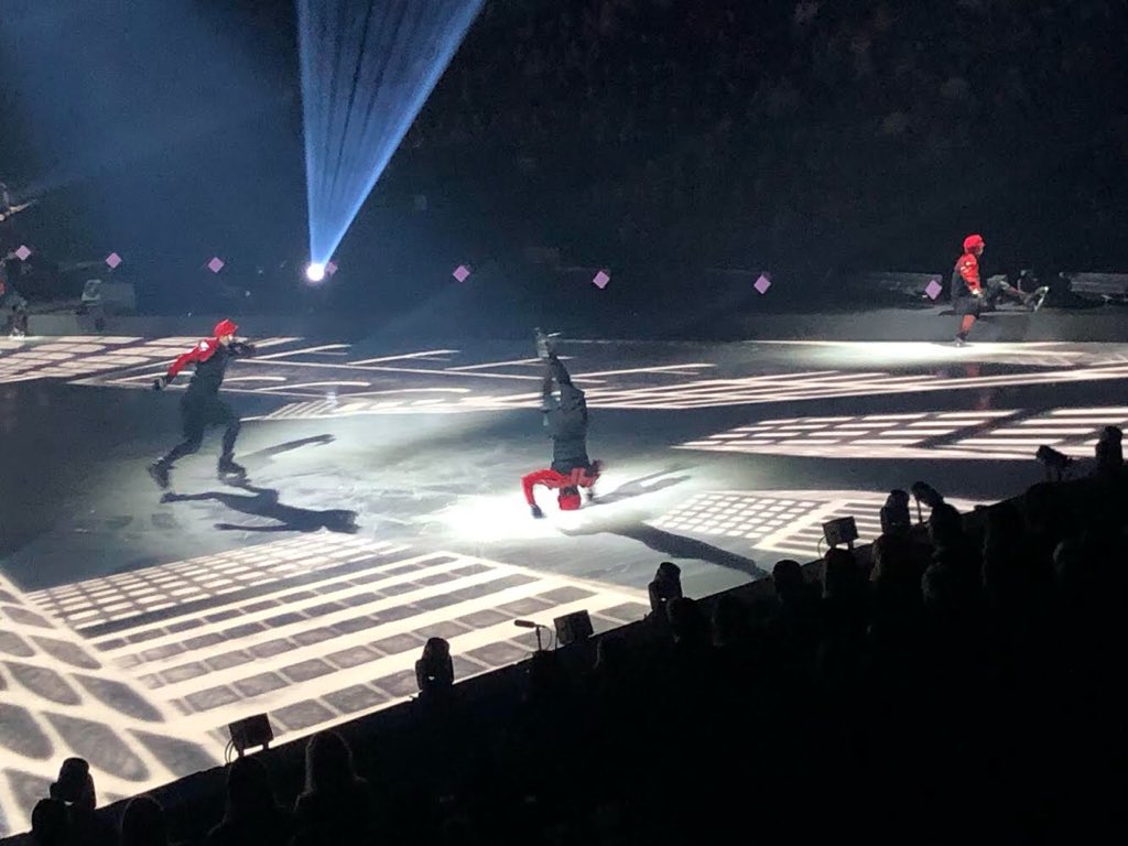 CbBergevin's tweet photo. Latest #CirqueDuSoleil World  premiere  #AXELcirque #montreal!! 
Merci 🙏 #aircanada for terrific evening! @LGuillemetteAC EVP  &amp;  @roberttrudeau64  greet CE0 Daniel Lamarre. My favorite #CirqueDuSoleil my favorite #airline , true highfliers both made in 🇨🇦!❤️❤️@CdnChamberofCom https://t.co/Hz9kr2vxlF