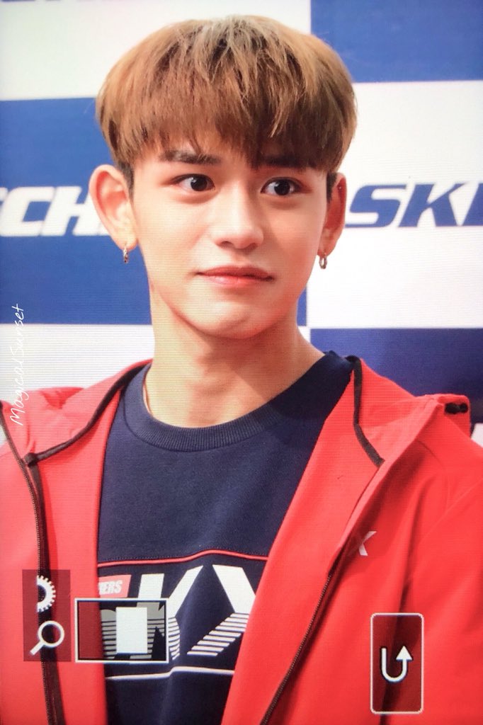 MagiCalSunSet_'s tweet photo. #LUCAS #루카스 #黄旭熙 191220 https://t.co/ZJ6tkajR06
