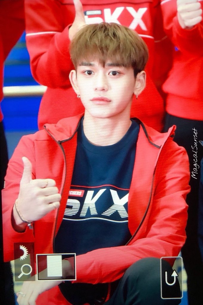 MagiCalSunSet_'s tweet photo. #LUCAS #루카스 #黄旭熙 191220 https://t.co/N357si0k4B