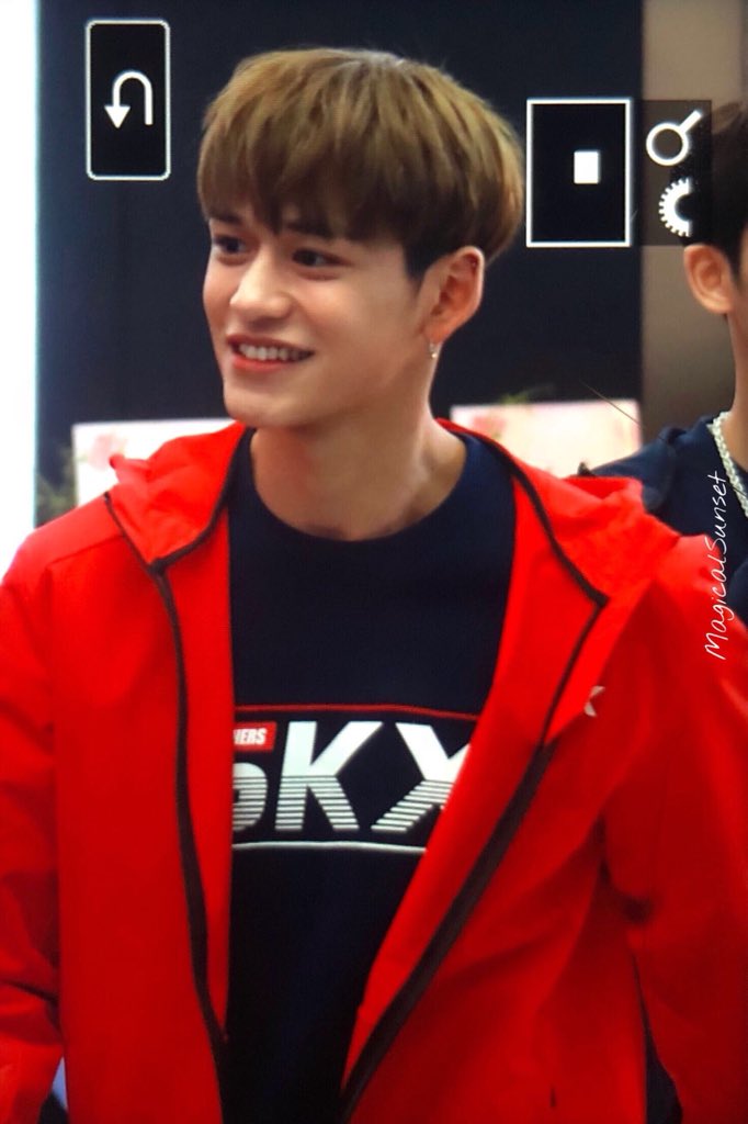 MagiCalSunSet_'s tweet photo. #LUCAS #루카스 #黄旭熙 191220 https://t.co/N357si0k4B