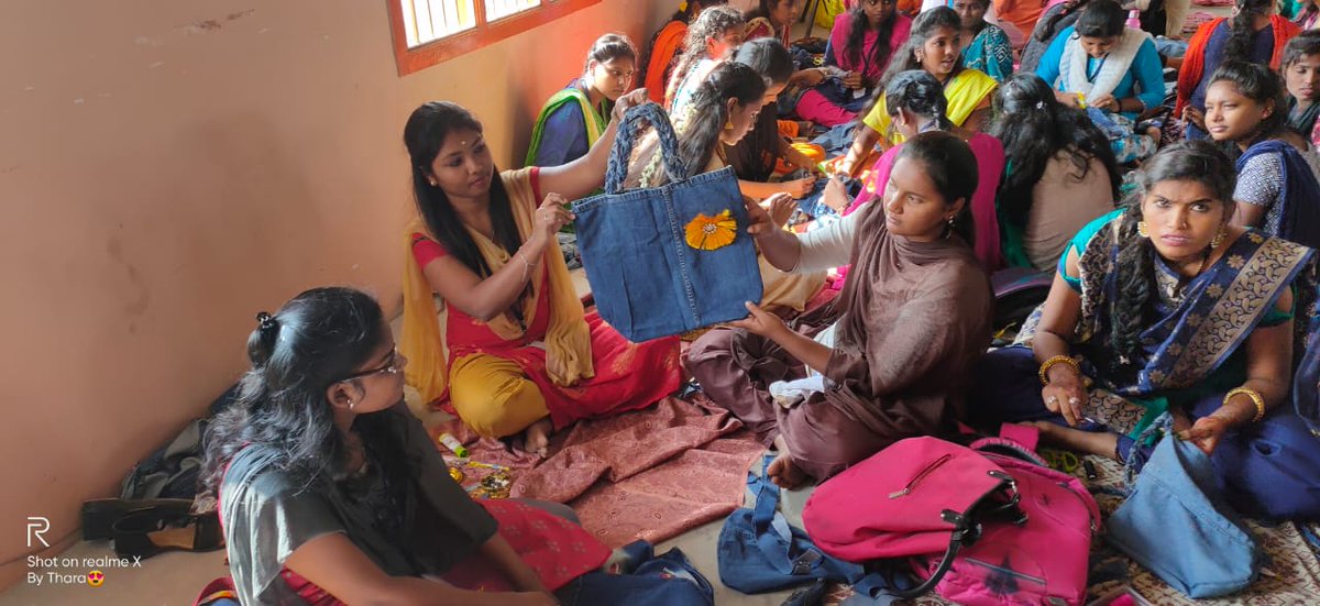 DreamZoneSchool's tweet photo. Dreamzone Kolathur centre organized a “Fashion seminar” at Sri Muthukumaraswamy Arts and Science College, Kodungaiyur.

#fashiondesign #dreamzone #fashionseminar #careerguidance https://t.co/caQFIW2lx5