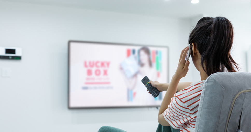 올해부터 ‘홈쇼핑 패션=저가 패션’이라는 등식이 깨진 듯합니다. 홈쇼핑 PB브랜드들이 고급 소재를 앞세워 가격대를 높였는데도 재구매율이 늘면서 히트상품이 됐습니다. 

bit.ly/2PoEztf [백화점서 옷 사던 4050, 올해는 집에 클릭...‘고급화’ 홈쇼핑 PB패션 인기급등]