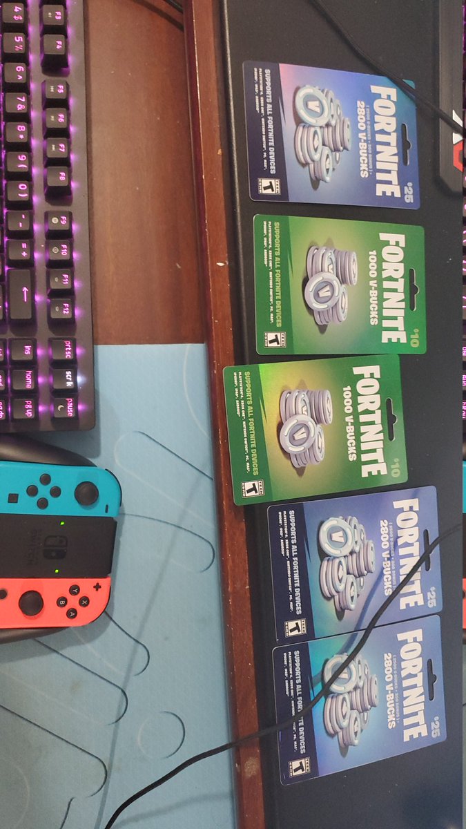 DmSoji's tweet photo. DOING A 10400 VBUCK GIVEAWAY 

HOW TO Enter: 
-Follow 
@DmSoji 

- Like + RT this post 

ENDS On Sunday December 22nd https://t.co/ZbgZduYv3Z