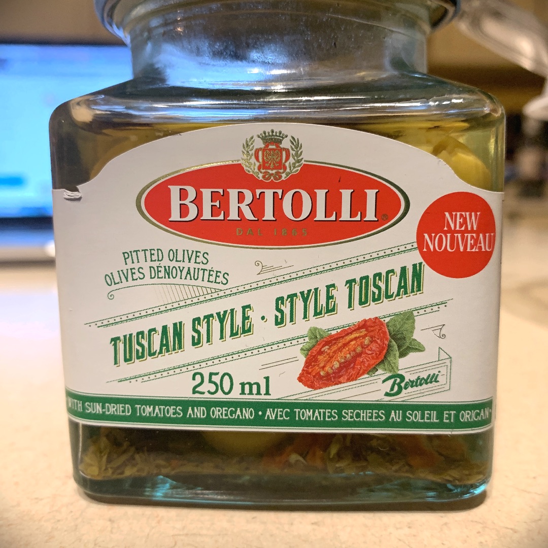 _SCAMP3R's tweet photo. Received these complimentary @Bertolli olives, and coming from a non-olive, they’re not that bad especially with some tomato sauce 👌🏽 #TheRecipeisSimple #BertolliOlives #complimentary @Influenster https://t.co/ljQOlNm9g9