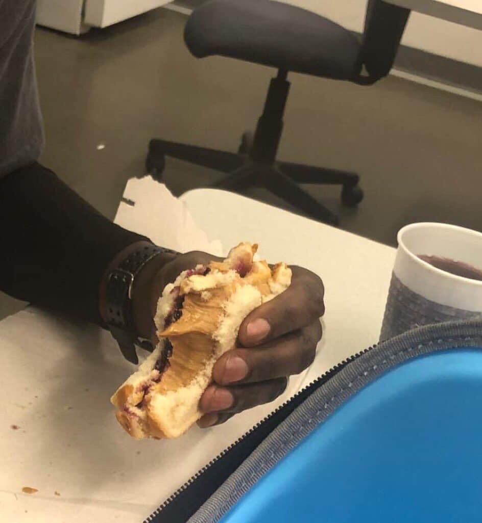 xxmarching's tweet image. Nigga eating a 𝗣𝗘𝗔𝗡𝗨𝗧 𝗕𝗨𝗧𝗧𝗘𝗥 &amp;amp; ʲᵉˡˡʸ sandwich