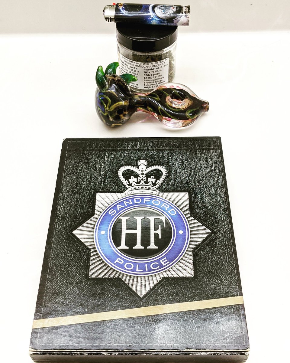 BenPearceFilms's tweet photo. Here's to Hot Fuzz and the year 2007... The two most influential aspects of what made me who I am today. #edgarwright #simonpegg #nickfrost #hotfuzz #collector #bestfilmever #filmmaking #filmmakerslife #filmmaker #nicholasangel #stoner #marijuana https://t.co/cYpteaHiQ1