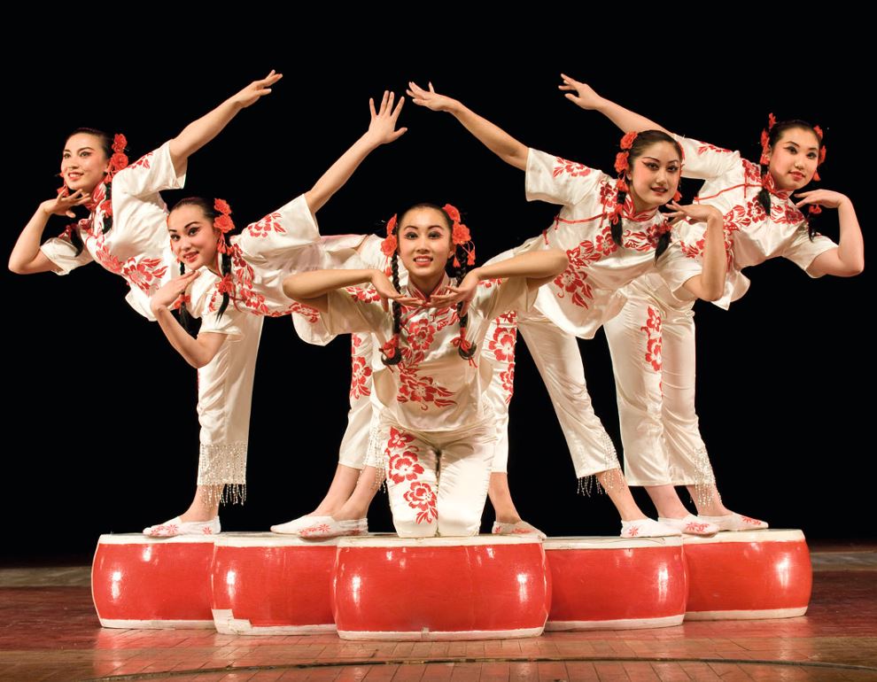 Het is weer bijna tijd voor een mooie Haagse traditie: het Groot Kerstcircus. Met dit jaar een ensemble van het Chinees Nationaal Circus op het Malieveld. De talenten van deze acrobaten zijn legendarisch. Vanaf morgen te bewonderen. >>denhaag.com/nl/event/14512