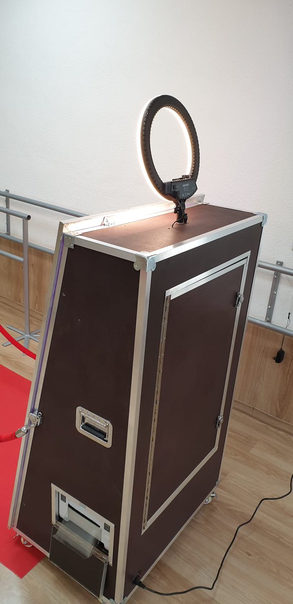 Bodamusic's tweet photo. La familia crece! Nuevo modelo #mirror #Fotomatón
Debido a la gran demanda, incorporamos nuevo #espejo sumando 5 máquinas disponibles.
Reserva el tuyo antes de que se agoten!
#Bodas2020 #fotomatonbodas #FotomatonBodamusic #Videomaton #fotomatonGranada #Bodamusic #espejomagico https://t.co/XqqlrS3C2y