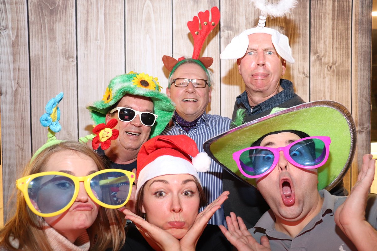 Das Heliotron-Team mal anders.... Wir freuen uns über Verstärkung an den zukünftigen Feiern! Bewirb Dich bei uns und werde Teil der Heliotron-Familie: heliotron-deutschland-gmbh.breezy.hr

#heliotron #HeliotronFamilie #Team #HeliotronKerzen #HeliotronCrazy #Stellenanzeigen #BestTeam