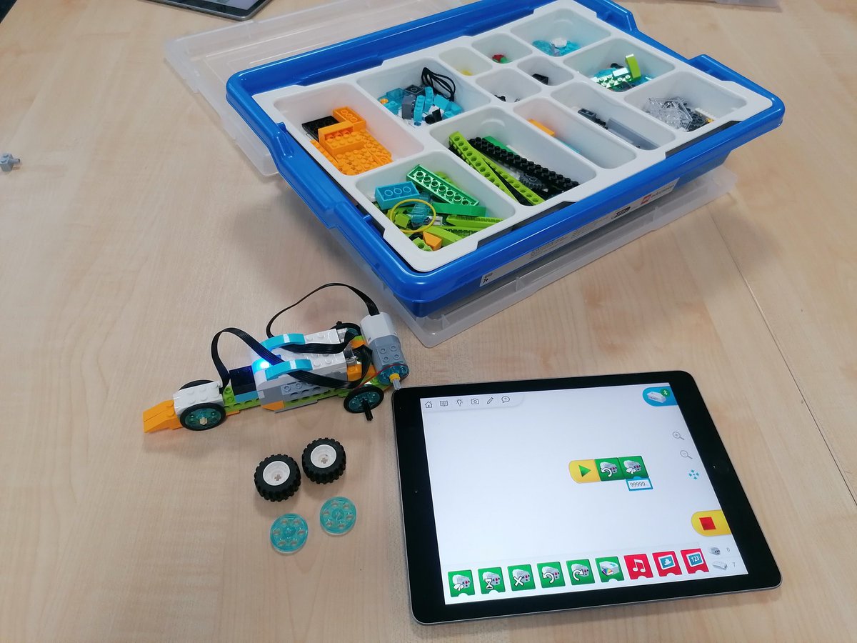 alicebwoolley's tweet photo. Building racing cars in our #teambuilding session yesterday 🏎️ Great to visit the Lego Innovation Studio and have some (very competitive) fun with the team before Christmas 🎅😄👍 https://t.co/rIieP5RWgY