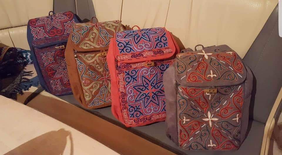 PC_Mongolia's tweet image. In a soum in Bayan-Ölgii, there are 15 women making handcrafted bags with designs unique to Ölgii and the Kazakh peoples. With the women being older, there are concerns that the traditions will die out

#projectFriday #peacecorps #peacecorpsMongolia #kazakh #talented