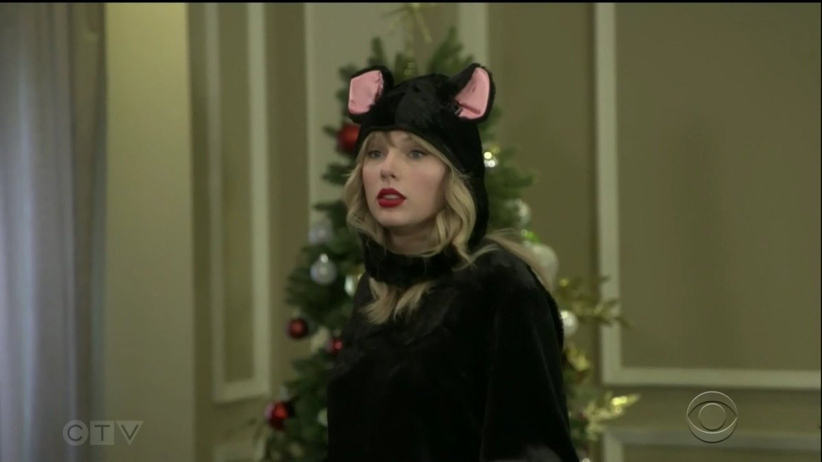 tvgoldtweets's tweet image. She's such a kitty #CatsMovie  #LateLateShow #bombalurina