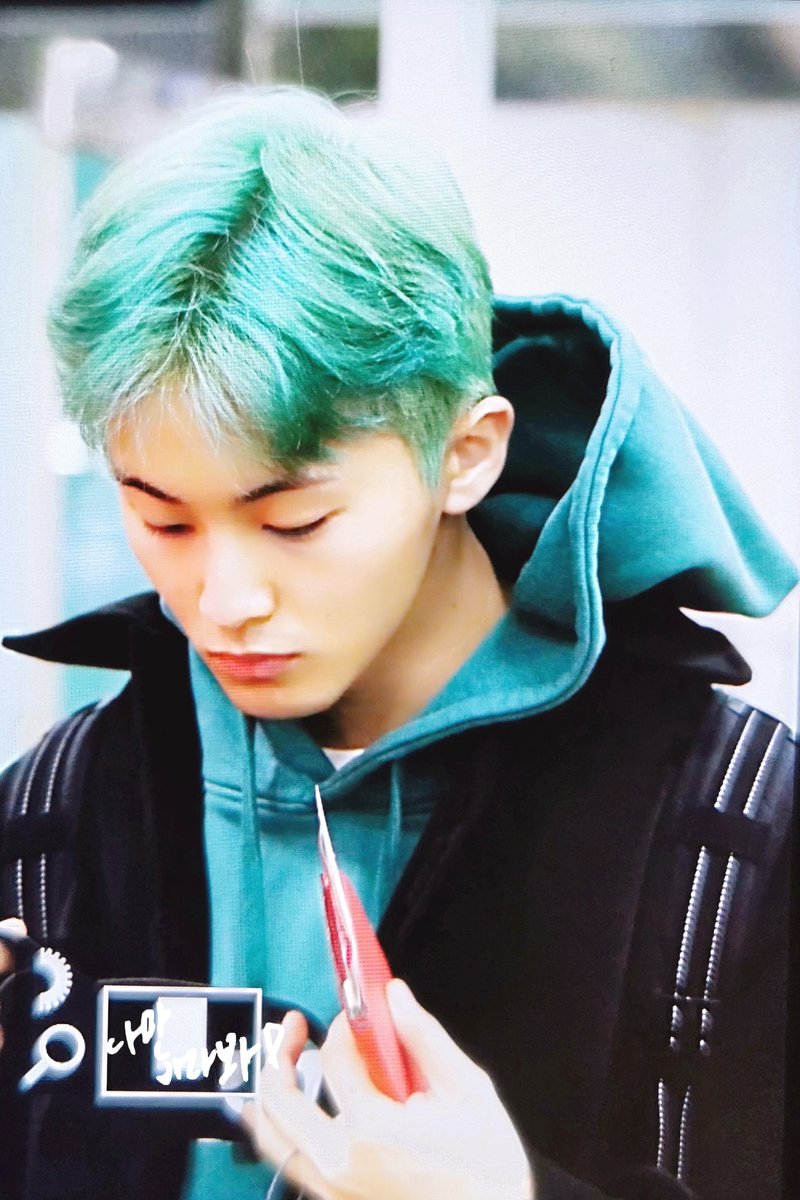 _onlylookatme's tweet photo. 191220 김포입국 #마크 #이마크 #MARK #NCT127 https://t.co/gWrcibECaO