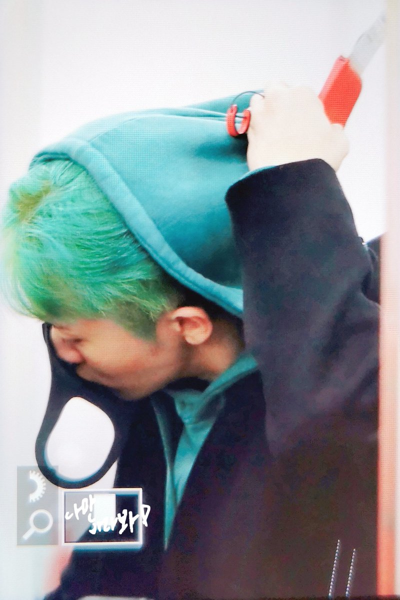 _onlylookatme's tweet photo. 191220 김포입국 #마크 #이마크 #MARK #NCT127 https://t.co/gWrcibECaO
