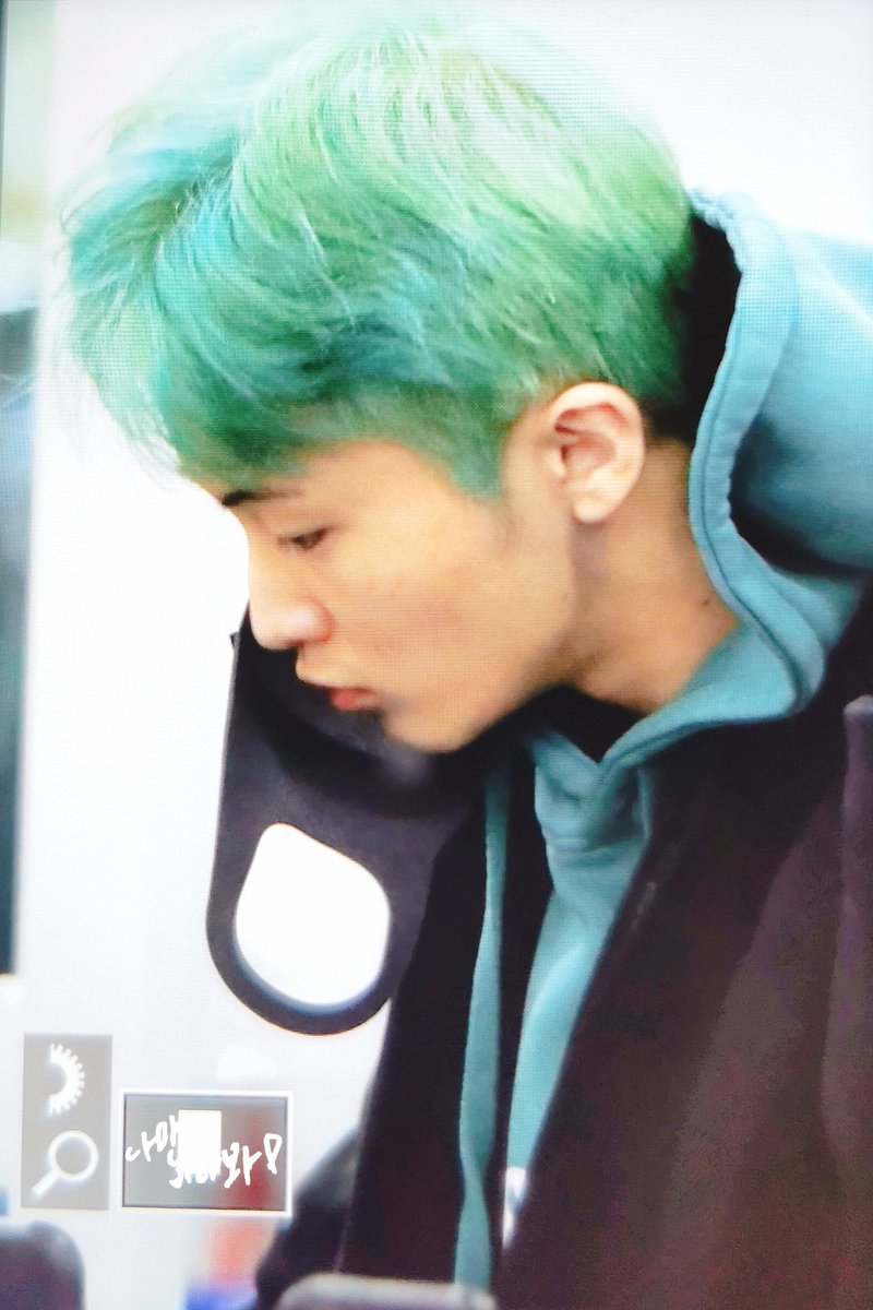 _onlylookatme's tweet photo. 191220 김포입국 #마크 #이마크 #MARK #NCT127 https://t.co/gWrcibECaO