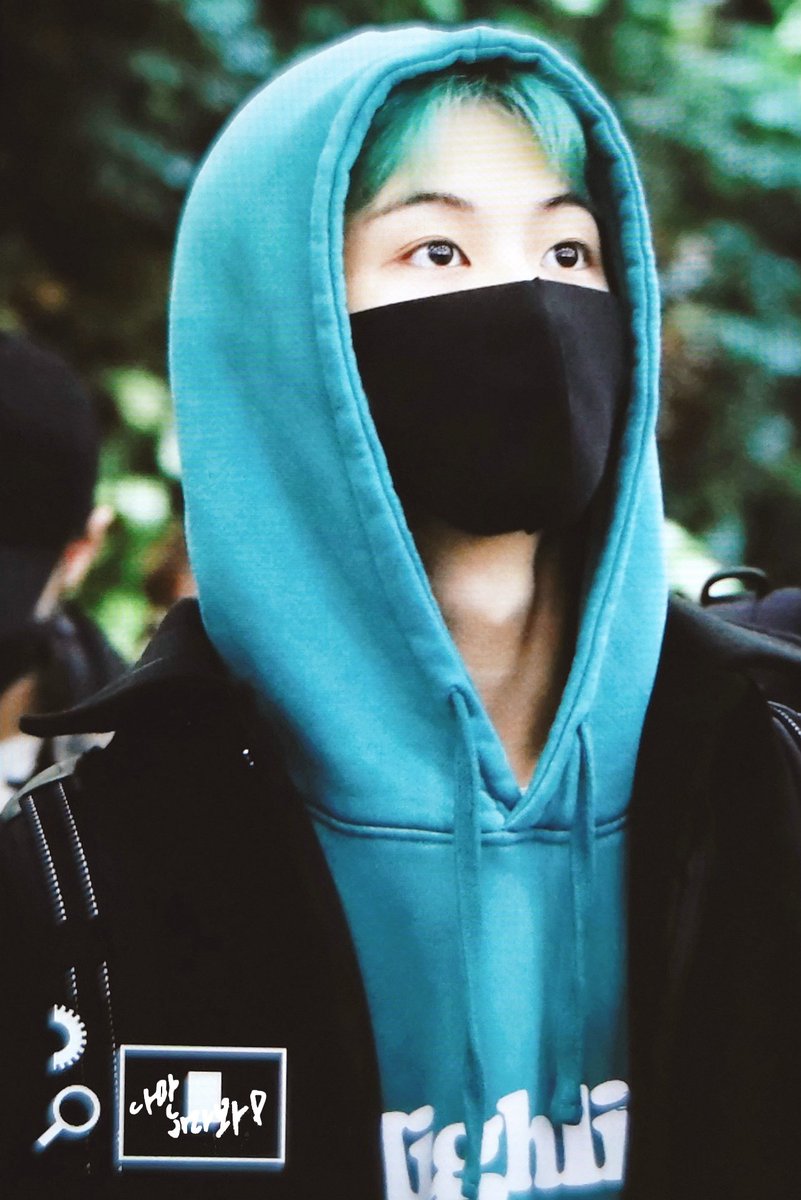 _onlylookatme's tweet photo. 191220 김포입국 #마크 #이마크 #MARK #NCT127 https://t.co/itX01PvBY6