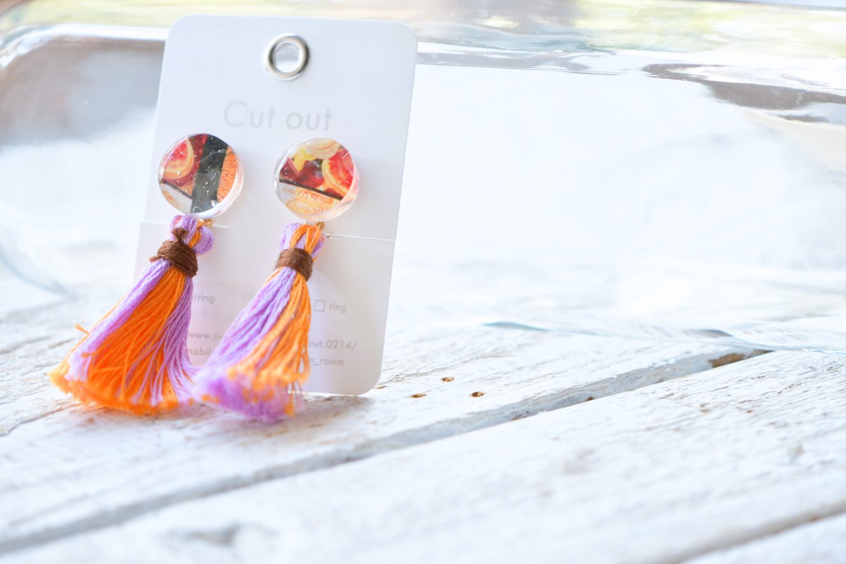 『　Cut out タッセル付きまんまるイヤリング　』
yooshop.net/online-shop/as…

＊online shop＊
from <a href="/asakirin_room/">asakirin</a>
ー¥2,000／tax included

* new *

カラフルな透明感を
身に付けてみませんか？

目を引くフォルムは
コーデの主役に
なってくれそうです＊*
(* ´ ᵕ ` *)

#ハンドメイドイヤリング